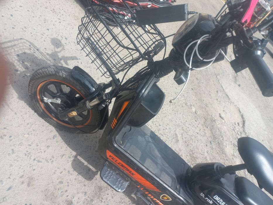 Skuter velomax yomkost 60km