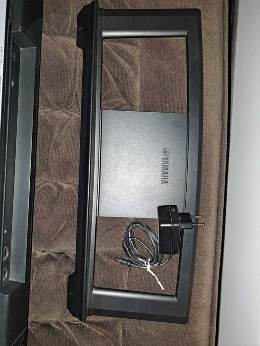 Claviatură electronică Yamaha PSR-E233