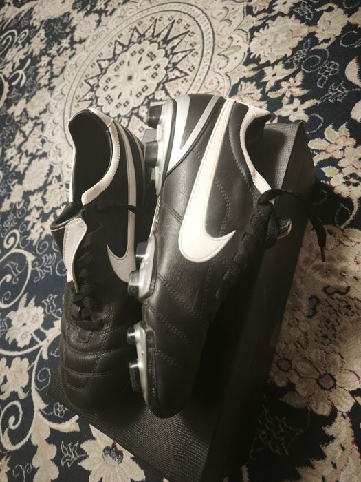 Продам оригинальные бутсы t1empo nike