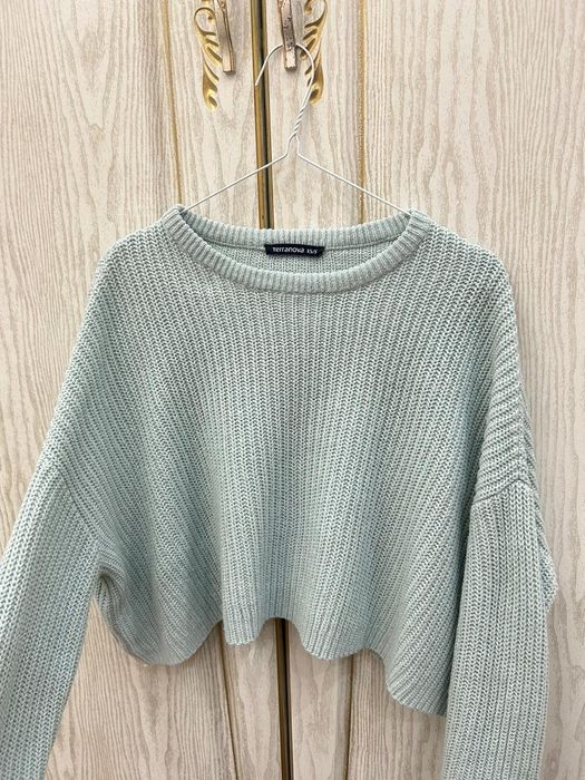 Голубой свитер женский укороченный