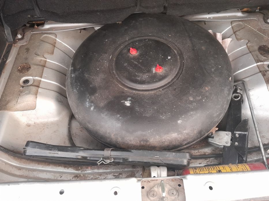 Продавам Субаро Джъсти4×4 1.5 2004 газ бензин