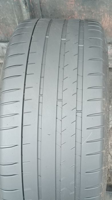 255/30/20 Michelin