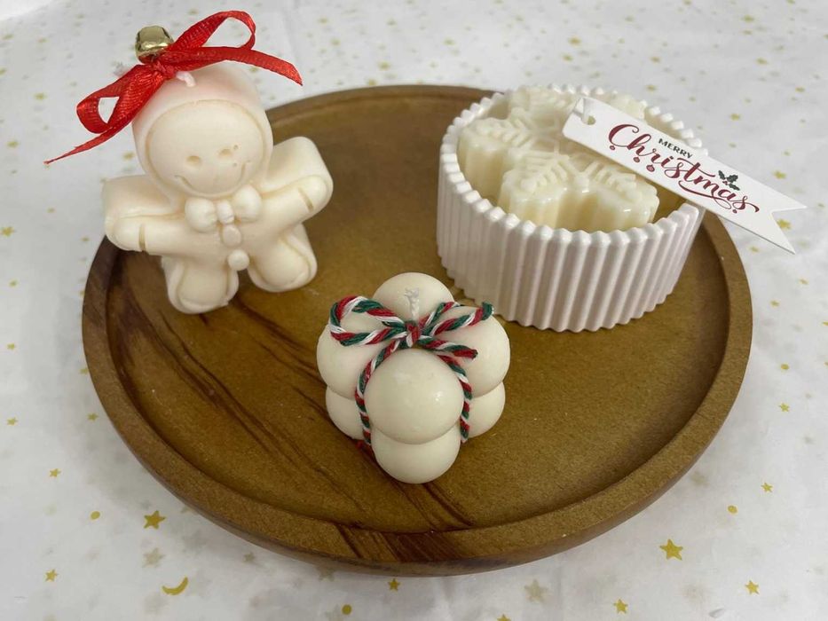 Lumanari parfumate de Craciun din ceara naturala de soia