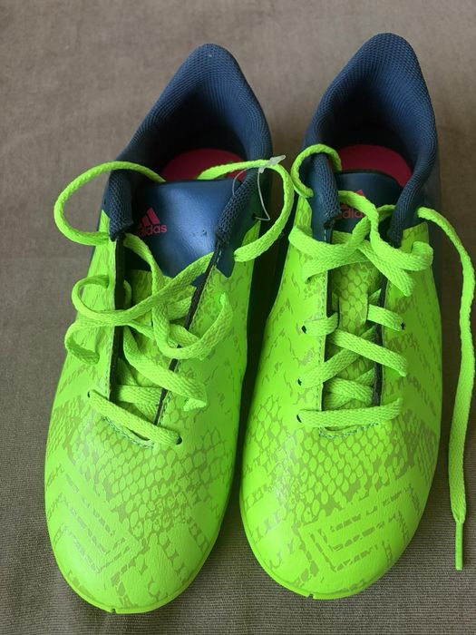 Adidas футболни обувки (стоножки)