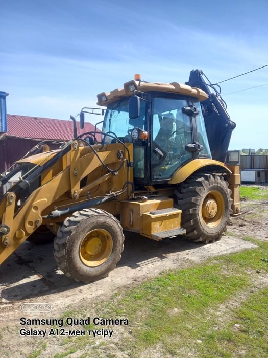 Продам эксковатор погрузчик 3в1