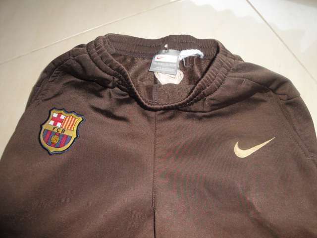 Долнище анцунг Найк Барселона и чорапи