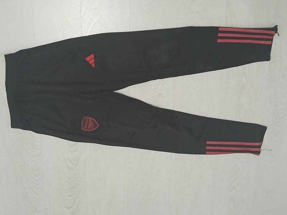 Продам футбольную форму арсенал одежда