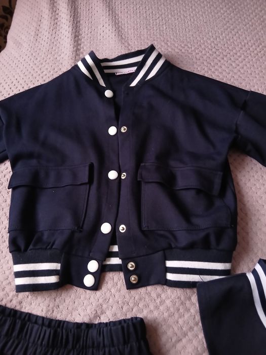 Продам кастюм для девочки