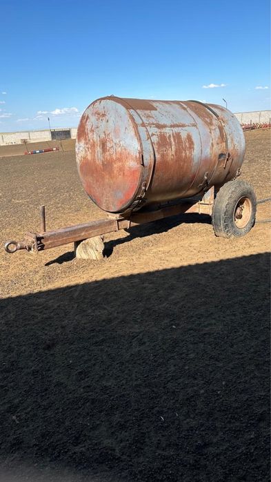 Емкость на колесах. Цистерна.