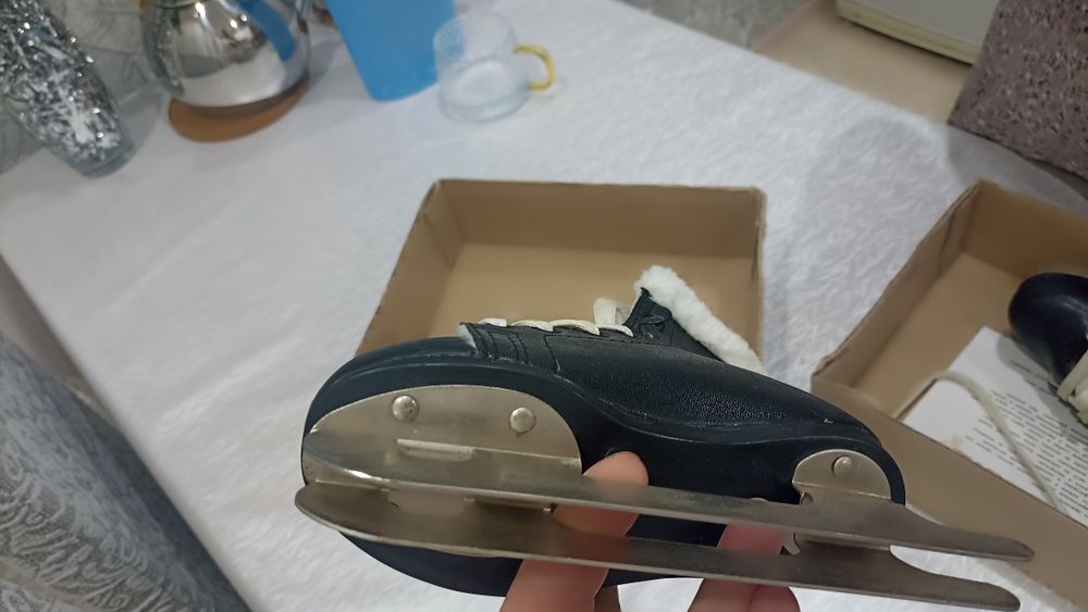 Продам срочно  коньки