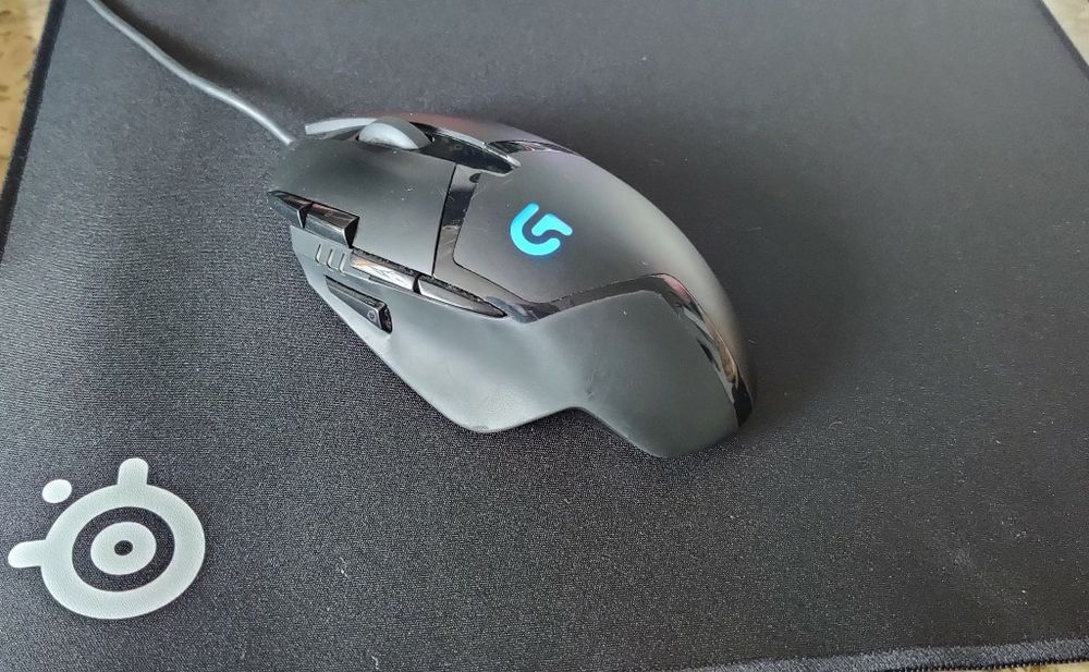 Logitech g402 геймърска мишка + пад steelseries medium