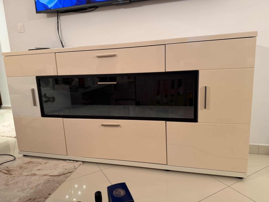 Скрин шкаф гланцов