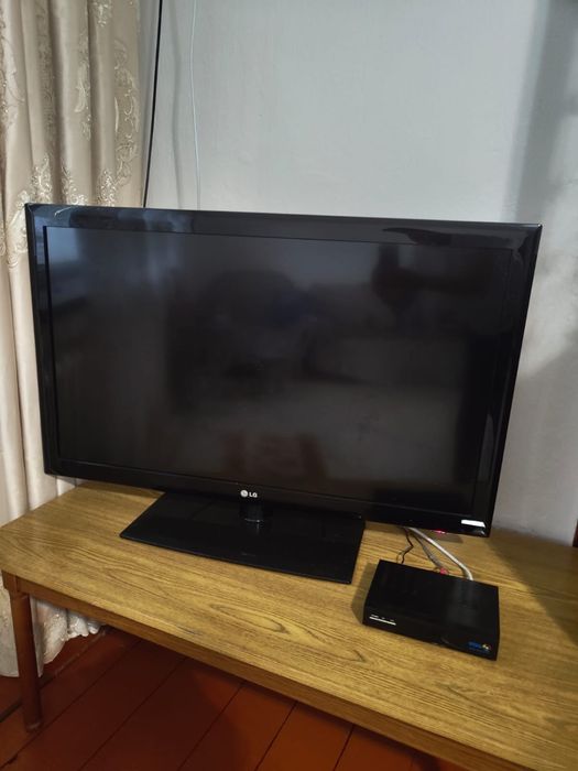 Телевизор LG.
