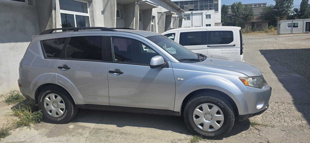 Mitsubishi Outlander 2