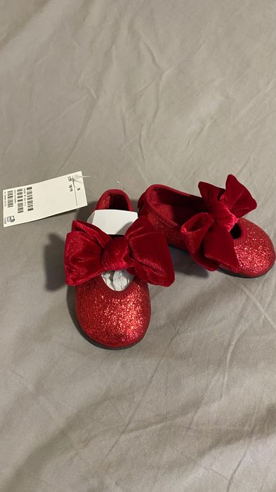 Нови разкошни червени обувки H&M р-р 18-19