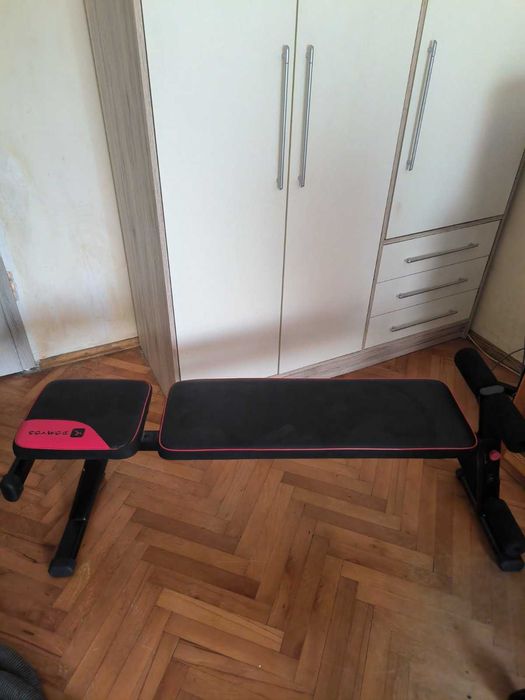 Сгъваема и  регулируема фитнес лежанка Domyos bench 500