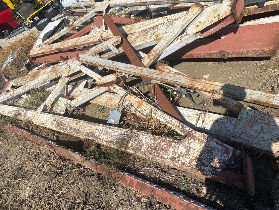 Продавам конструкция от метално хале, 1.20 лв на кг.