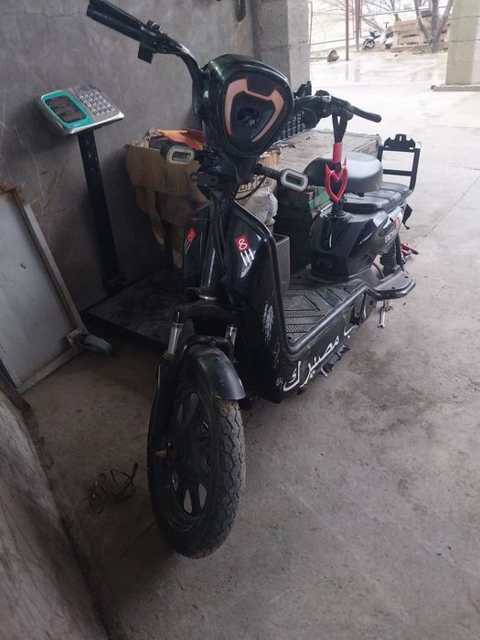 Скутер электравелосипед