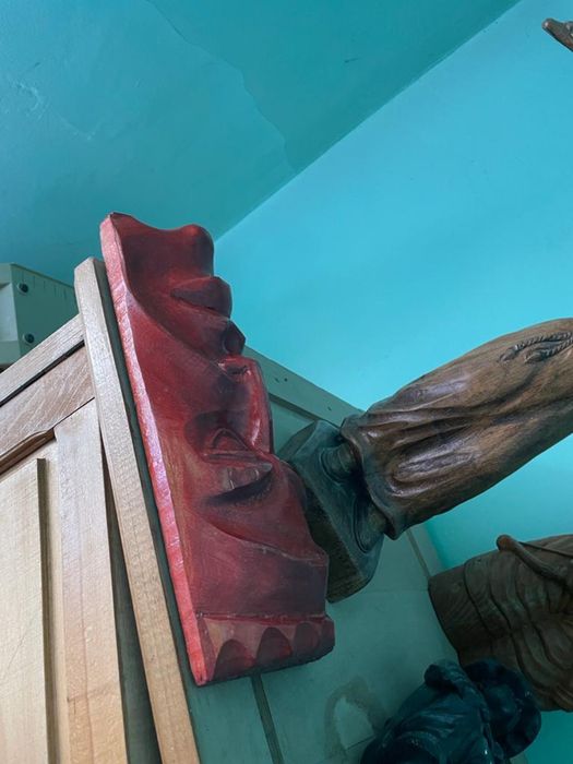 Vând statuete din lemn masiv