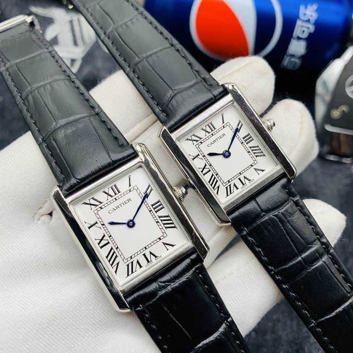 Кварцов Cartier Tank Must