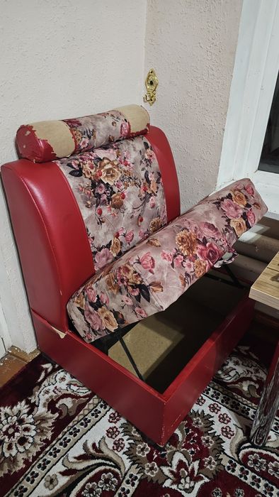 Диван мягкий удобный