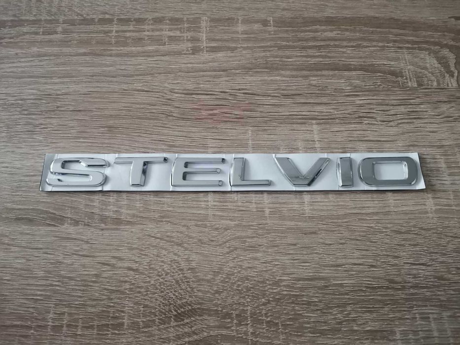 Alfa Romeo Stelvio надпис емблема