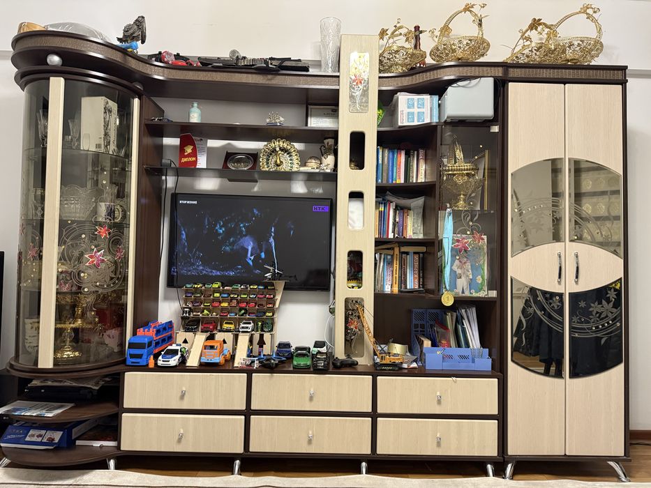 Стенка горка для гостинной