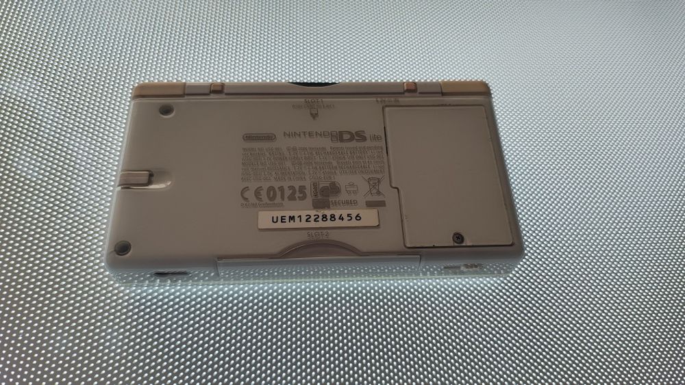 Nintendo ds cu 4 jocuri  perfect functional