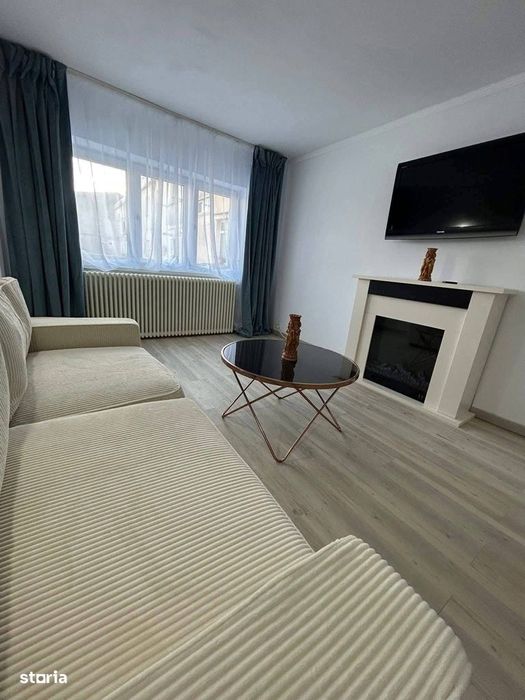 De vanzare apartament cu 4 camere, 2 bai, etaj 3, in zona Piata Mare