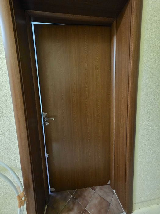 Продавам печка на дърва,3бр. радиатори и 2бр. интериорни врати
