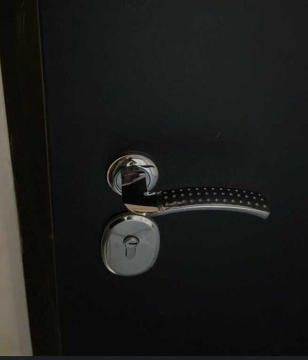 Замок на входную дверь