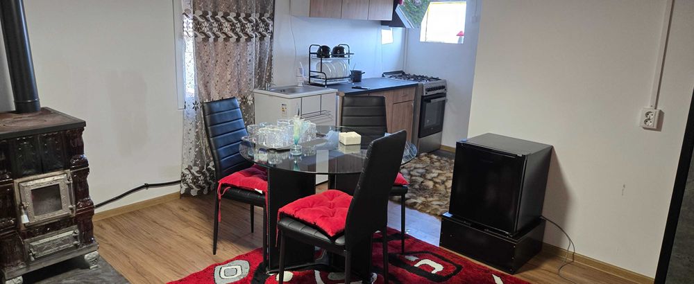 Inchiriez proprietate privata 750 m cu cabana