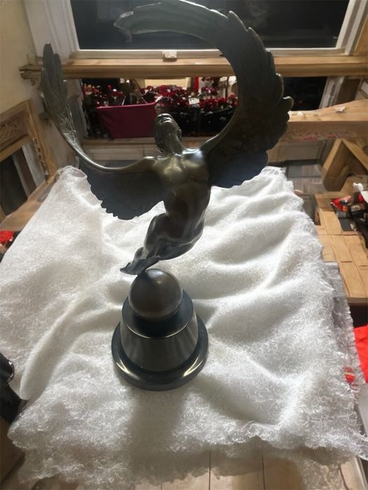 Бронзова статуетка