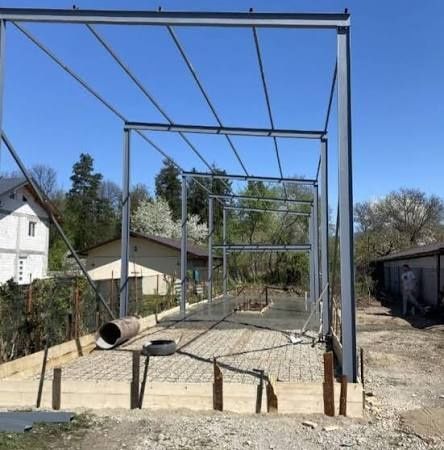 Structura metalica profile 5ferme la 8ml și 10stalpi la 4ml 8x20 hala