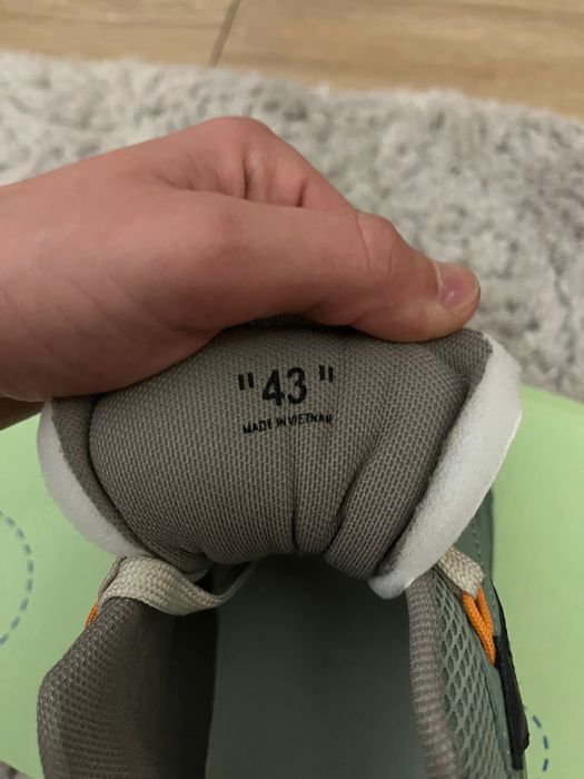 Vând adidași Off-White model Virgil Abloh, mărimea 43, noi (nepurtati)
