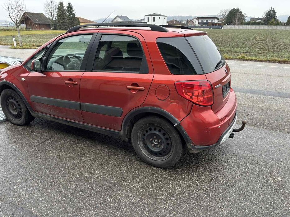 Продавам сузуки сх4 на части