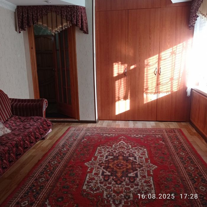 Сдаётся квартира на Чиланзаре 15квартале 1*2ком  семье девушкам 300