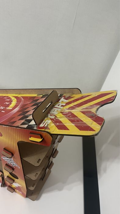 Горка для машинок, парковка