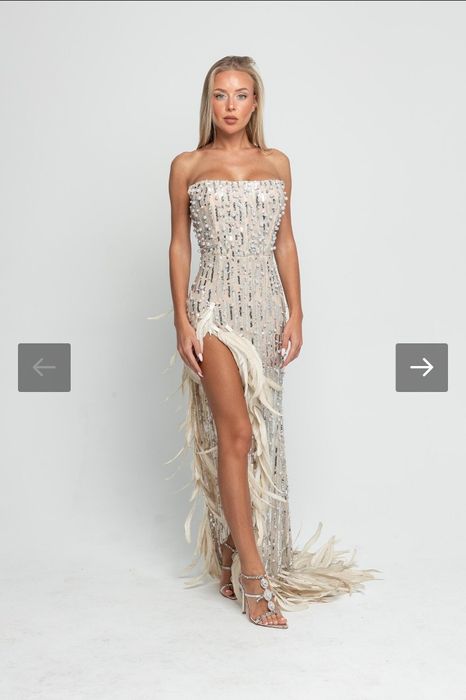 Дълга рокля с пера