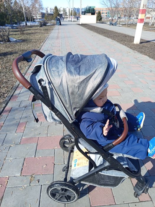 Продам коляску прогулочную