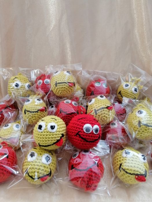 Emoticoane, jucării croșetate,
