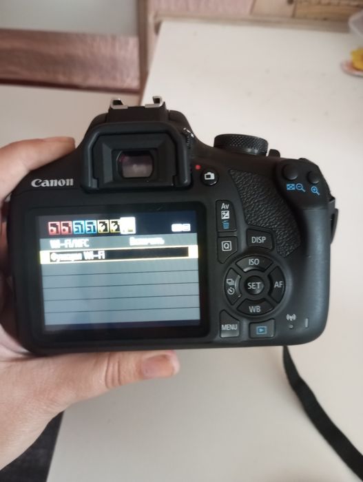 Canon EOS 2000d продам СРОЧНО