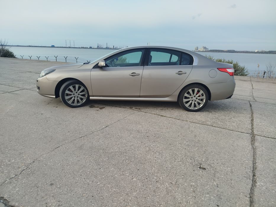 Renault latitude inițiale paris