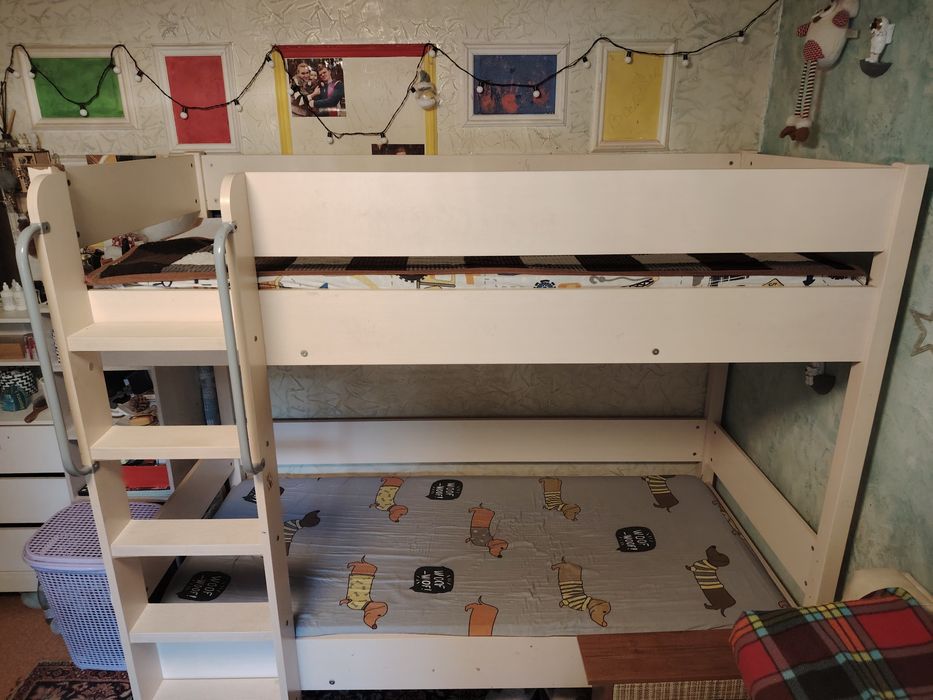 Продам двух ярусную кровать.