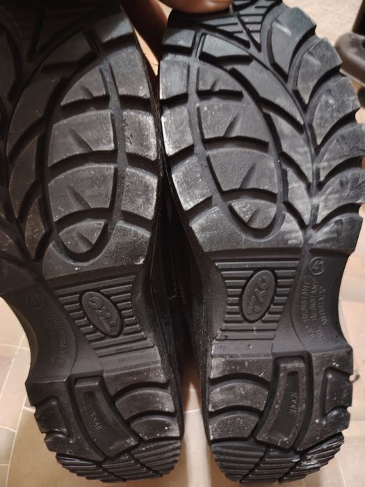 Продам спец обувь