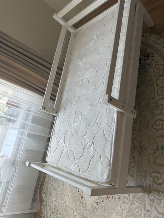 Продам детский кровать с матрасом