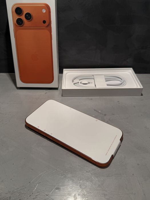 ЧИСТО НОВ Iphone 17 Pro Max 2TB Orange