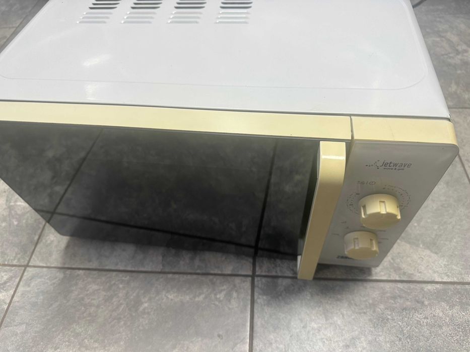 Микровълнова с грил Zanussi ZM21M4 700W 21l