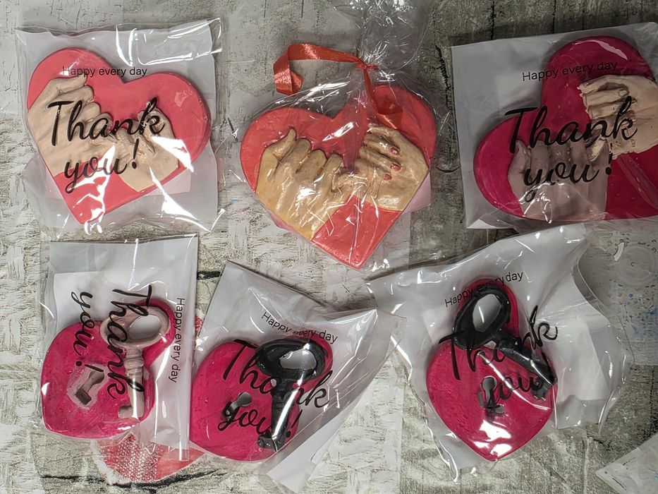 Цветни магнити за подарък