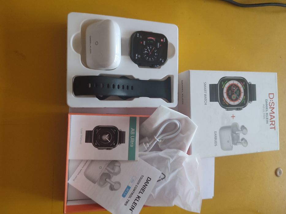 Vand 2 Smar Watch si casti bluetoot